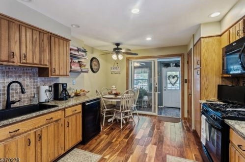 320 Walnut St, Roselle Park NJ  07204-2012 exterior