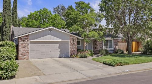 2052 Smokey Dr, Los Banos, CA 93635-5108