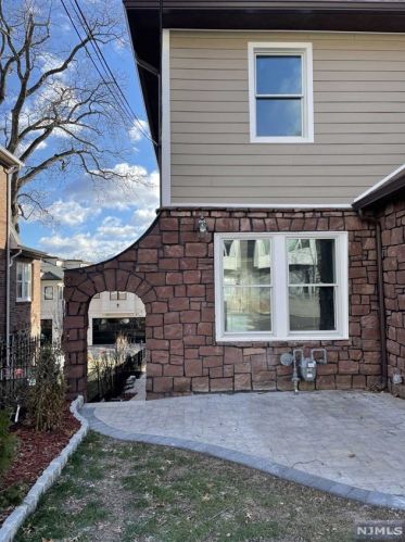 37 Myrtle Ave, Edgewater NJ  07020-1404 exterior