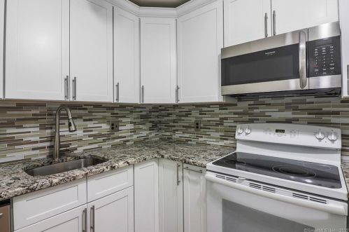 202 Soundview Ave, Stamford, CT 06902-7036