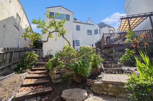 1 Kingsland Pl, Oakland CA  94619-2608 exterior