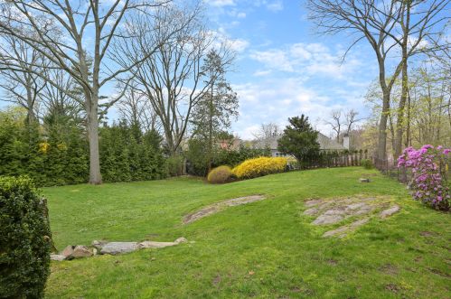 29 Verona Dr, Riverside CT  06878-1910 exterior