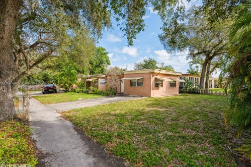 2001 26th Ave, Hollywood FL  33020-1910 exterior