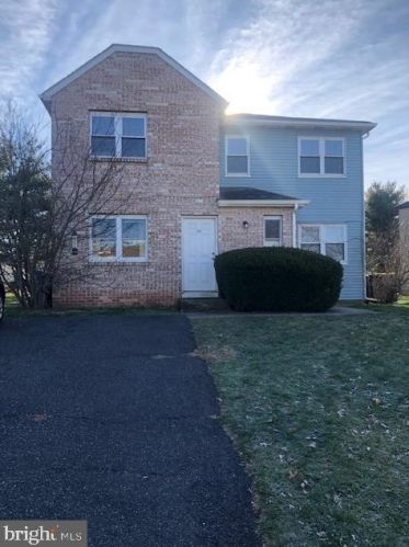 272 Florence Dr, Harleysville PA  19438-1933 exterior