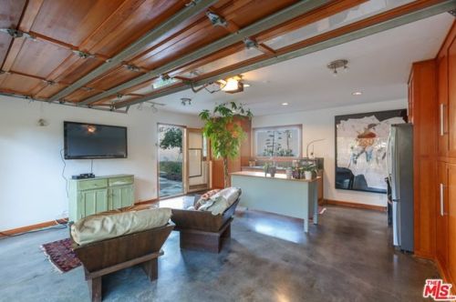 2440 Minard Rd, Topanga CA  90290-3402 exterior