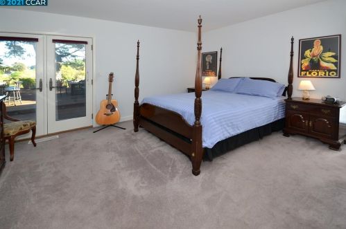 2480 Ln Canada Ct, Pinole CA exterior