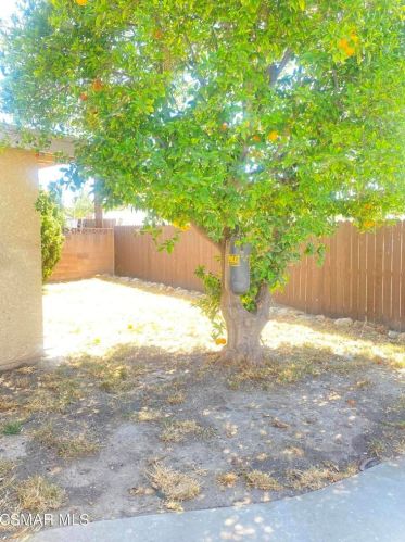 1290 Parkhurst St, Simi Valley CA 93065-4444 exterior