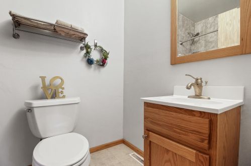 5515 Honey Crk Dr, Milwaukee WI 53221-4012 exterior