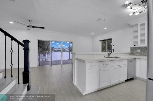 12925 28th Ct, Hollywood FL  33027-4133 exterior