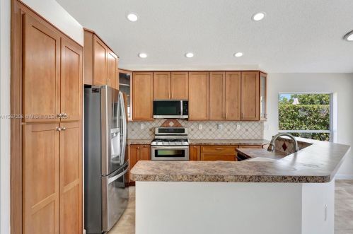 14350 11th St, Hollywood FL  33027-6148 exterior