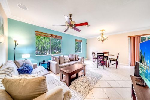2850 Oasis Dr, Boynton Beach FL  33426-8665 exterior