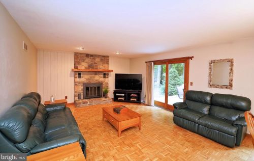 35 Woodlane Rd, Lawrence Township NJ  08648-5543 exterior