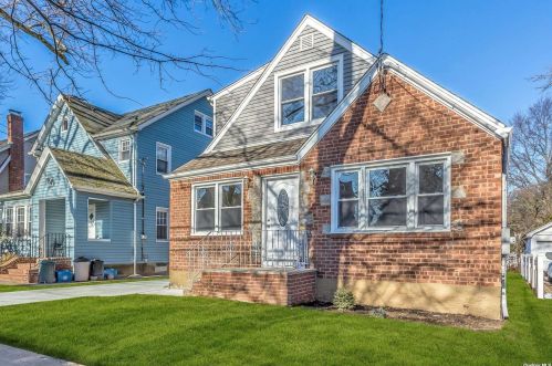 190 Violet Ave, Floral Park NY  11001-3026 exterior