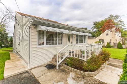 7 2nd Ave, West Milford NJ  07480-3317 exterior