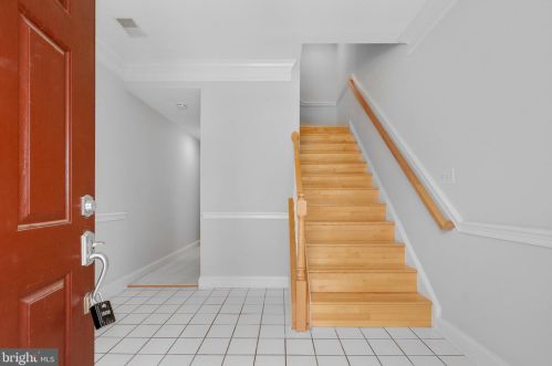 11441 Summer House Ct, Herndon, VA 20194-2009