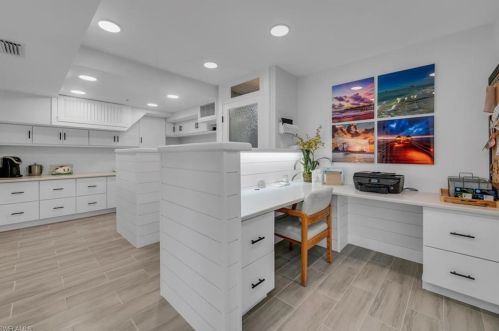 900 Broad Ave, Naples, FL 34102-7337