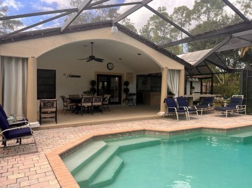 1156 Oakes Blvd, Naples, FL 34119-1302