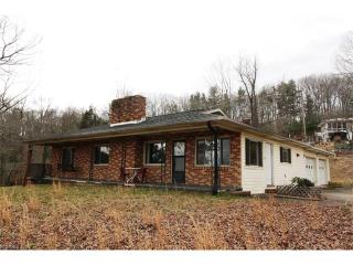 562 Mountain Rd, Hendersonville NC  28791-8503 exterior