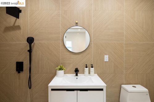 481 59th St, Oakland CA 94609-1538 exterior