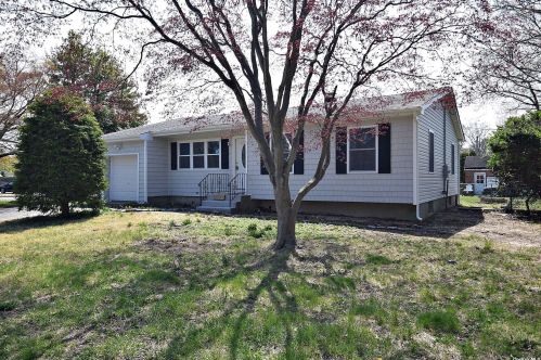 158 Altmar Ave, West Islip NY  11795-1118 exterior
