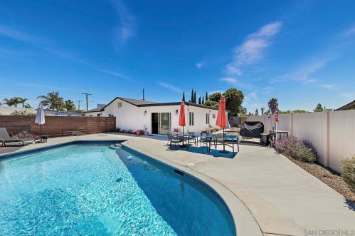 5702 Bakewell St, San Diego CA 92117-4044 exterior