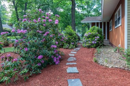 16 Mason Dr, Salem NH  03079-2101 exterior