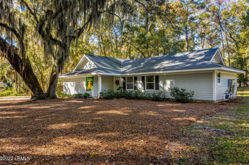 299 Broad River Dr, Beaufort, SC 29906-6920
