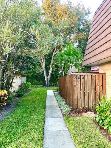 617 6th Ln, West Palm Beach, FL 33418-3575