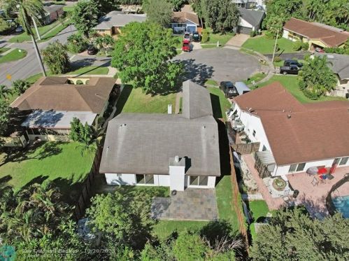 212 2nd Ct, Dania Beach FL  33004-4813 exterior