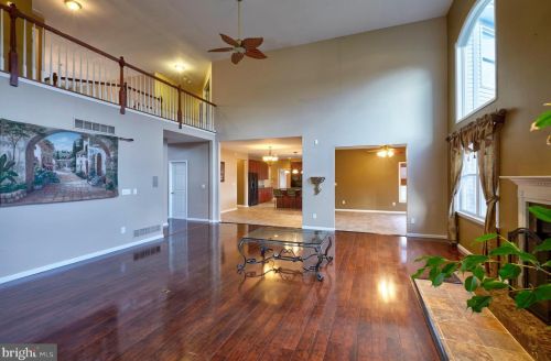 4 Millennium Dr, Columbus NJ  08022-2250 exterior