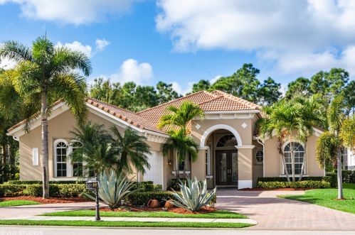 8737 Tompson Point Rd, Fort Pierce, FL 34986-3095