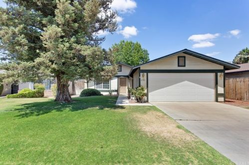 6701 Peggy Way, Bakersfield, CA 93307-5689