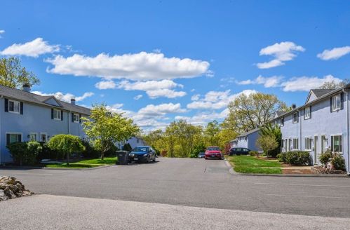 11 Lewis Farm Rd, Dedham MA 02026-2622 exterior