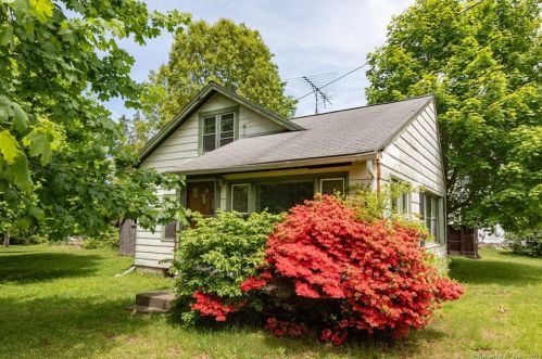 8 Homestead Cir, Lyme, CT 06371-2601