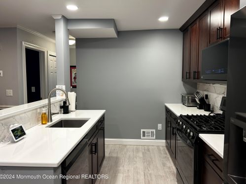 81 Azalea Cir, Jackson Twp NJ  08527-2556 exterior