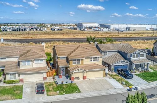 13570 Quartz Way, Lathrop CA  95330-9196 exterior