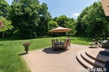 4 Winchester Dr, Muttontown, NY 11545-3203