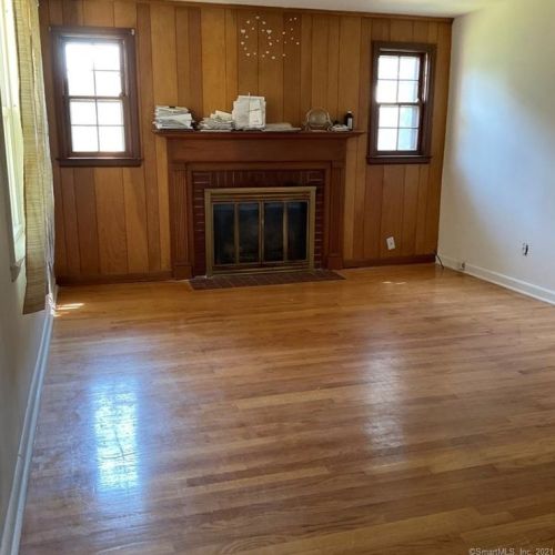 429 Elm St, Windsor Locks CT  06096-1604 exterior