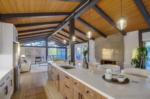 2502 Singing Vista Way, El Cajon CA  92019-2740 exterior