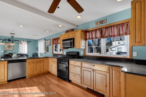 44 Hull Ave, East Freehold, NJ 07728-2105