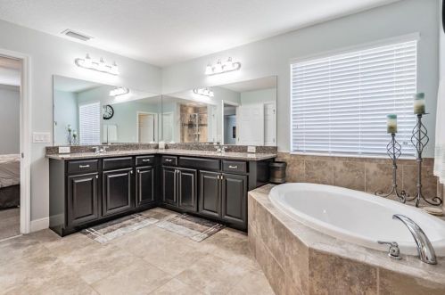 1606 Feather Grass Loop, Lutz FL  33558-2804 exterior