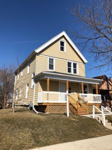 5508 Rogers St, Milwaukee, WI 53219-1528