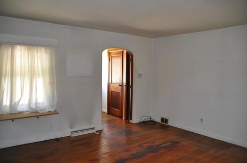 2756 Leechburg Rd, New Kensington, PA 15068-3137