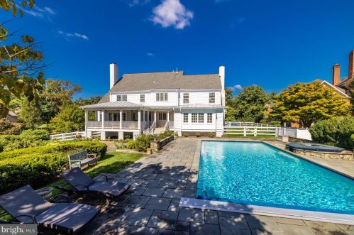 10103 Nedra Dr, Great Falls, VA 22066-2836