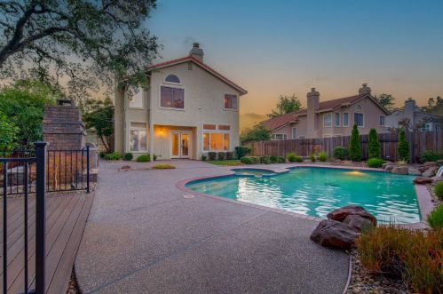 111 Burrill Dr, Folsom CA  95630-2270 exterior