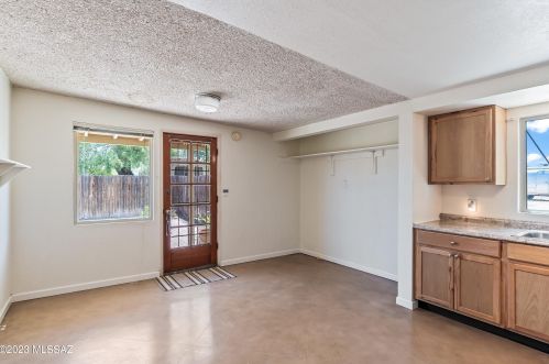 902 Prince Rd, Tucson AZ 85705-3028 exterior