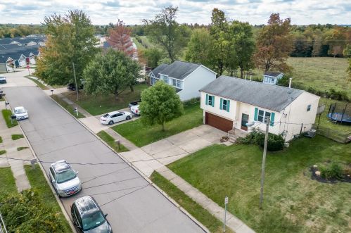 42 Meadow Wood Dr, Florence KY  41042-9323 exterior