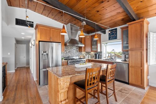 2440 Lincoln Ave, Belmont CA  94002-1424 exterior