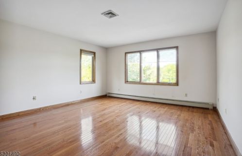 1095 Mayflower Ct, Martinsville NJ  08836-2326 exterior