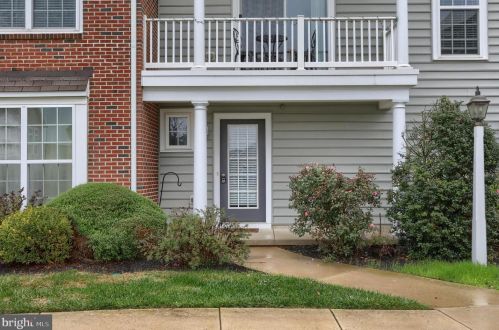 727 Stag Ct, Hummelstown, PA 17036-7201